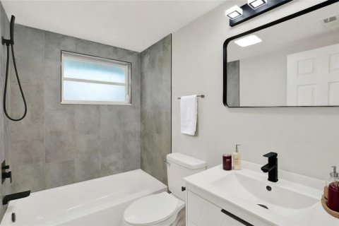 Casa en venta en New Port Richey, Florida, 4 dormitorios, 118.54 m2 № 1805075 - foto 28