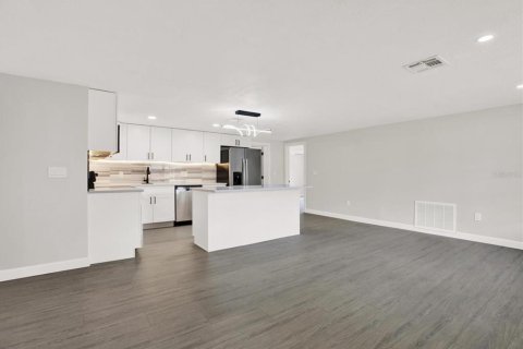 Casa en venta en New Port Richey, Florida, 4 dormitorios, 118.54 m2 № 1805075 - foto 2