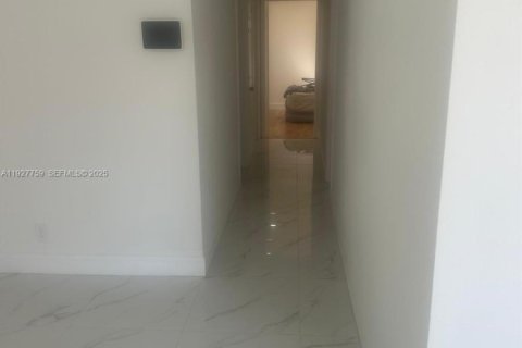 Купить виллу или дом в Холливуд, Флорида 3 спальни, 157.38м2, № 1988023 - фото 1