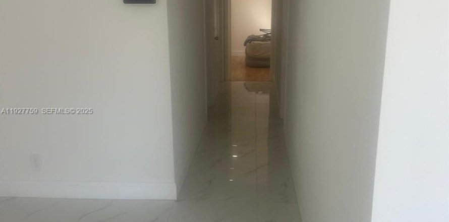 Дом в Холливуд, Флорида 3 спальни, 157.38м2 № 1988023