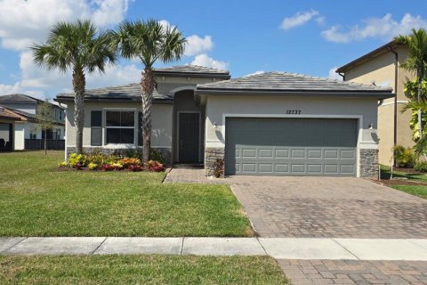 Casa en Port St. Lucie, Florida 3 dormitorios, 153.2 m2 № 2083439