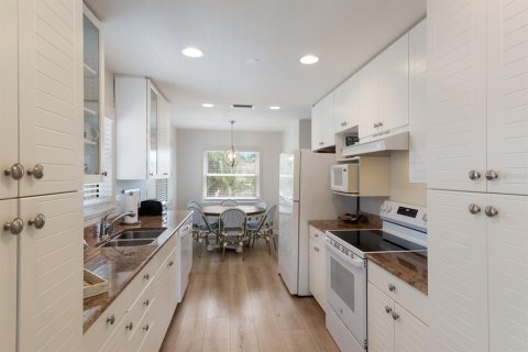 Propiedad comercial en venta en Bradenton Beach, Florida, 5 dormitorios, 217.58 m2 № 1824928 - foto 9