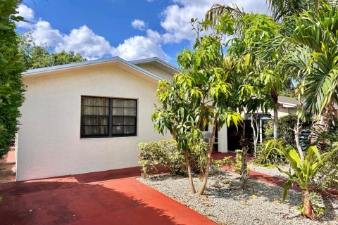 Casa en venta en Miami, Florida, 3 dormitorios, 120.31 m2 № 1154533 - foto 1