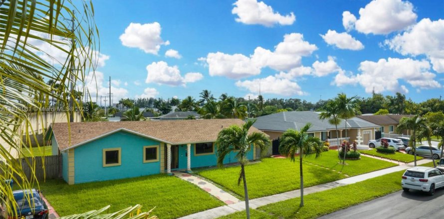 Дом в Майами-Гарденс, Флорида 4 спальни, 141.12м2 № 1966922