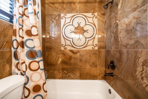 Купить виллу или дом в Майами-Гарденс, Флорида 4 спальни, 141.12м2, № 1966922 - фото 16