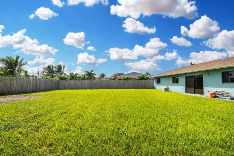 Купить виллу или дом в Майами-Гарденс, Флорида 4 спальни, 141.12м2, № 1966922 - фото 5