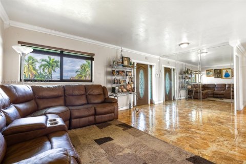 Купить виллу или дом в Майами-Гарденс, Флорида 4 спальни, 141.12м2, № 1966922 - фото 8