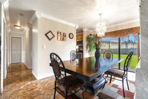 Купить виллу или дом в Майами-Гарденс, Флорида 4 спальни, 141.12м2, № 1966922 - фото 7