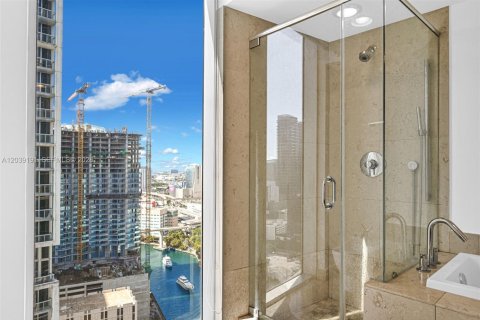 Condo in Miami, Florida, 2 bedrooms  № 2082993 - photo 30