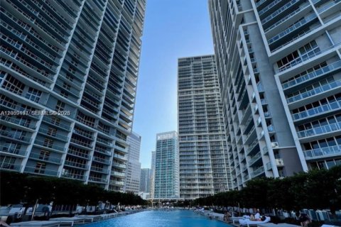 Condo in Miami, Florida, 2 bedrooms  № 2082993 - photo 13