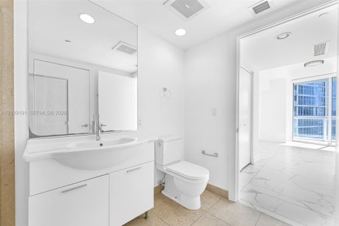 Condo in Miami, Florida, 2 bedrooms  № 2082993 - photo 12