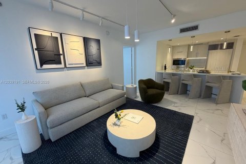 Condo in Miami, Florida, 2 bedrooms  № 2082993 - photo 17