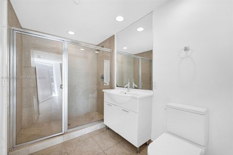 Condo in Miami, Florida, 2 bedrooms  № 2082993 - photo 11