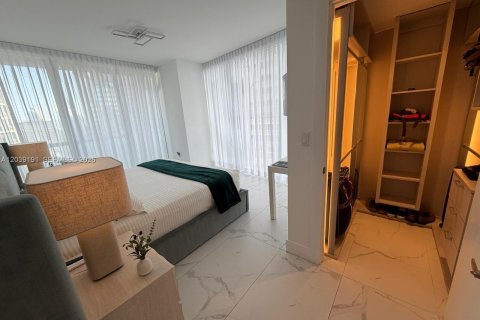 Condo in Miami, Florida, 2 bedrooms  № 2082993 - photo 19