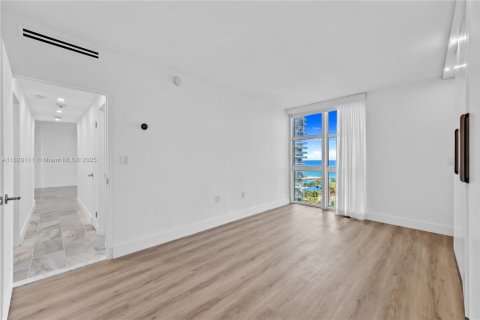 Купить кондоминиум в Бэл-Харбор, Флорида 2 спальни, 98.1м2, № 1800967 - фото 10