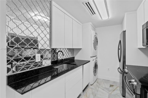 Купить кондоминиум в Бэл-Харбор, Флорида 2 спальни, 98.1м2, № 1800967 - фото 9