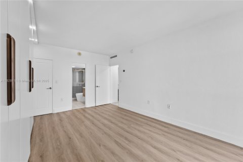 Купить кондоминиум в Бэл-Харбор, Флорида 2 спальни, 98.1м2, № 1800967 - фото 11