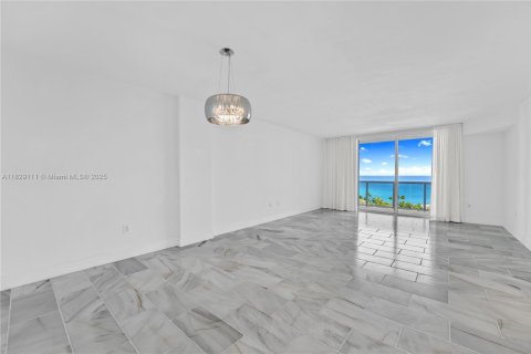 Купить кондоминиум в Бэл-Харбор, Флорида 2 спальни, 98.1м2, № 1800967 - фото 5