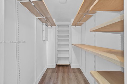 Купить кондоминиум в Бэл-Харбор, Флорида 2 спальни, 98.1м2, № 1800967 - фото 15