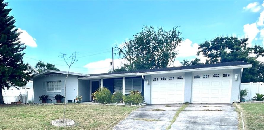House in Orlando, Florida 3 bedrooms, 151.62 sq.m. № 1869087