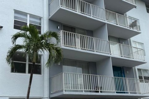 Condo à North Miami, Floride, 2 chambres  № 2370581