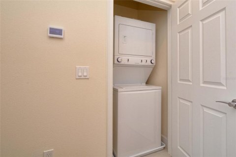 Townhouse in Clermont, Florida 3 bedrooms, 139.45 sq.m. № 2201453 - photo 4