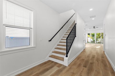Casa en venta en Saint Petersburg, Florida, 3 dormitorios, 275.36 m2 № 2205592 - foto 6