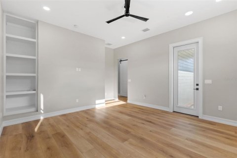 Casa en venta en Saint Petersburg, Florida, 3 dormitorios, 275.36 m2 № 2205592 - foto 9