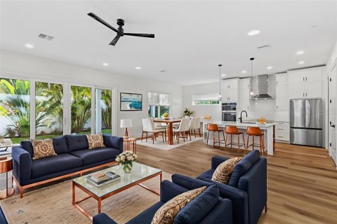 Casa en venta en Saint Petersburg, Florida, 3 dormitorios, 275.36 m2 № 2205592 - foto 3