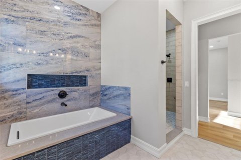 Casa en venta en Saint Petersburg, Florida, 3 dormitorios, 275.36 m2 № 2205592 - foto 11