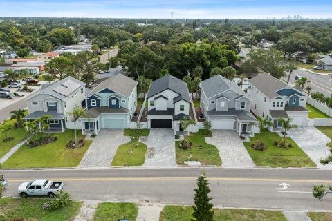 Casa en venta en Saint Petersburg, Florida, 3 dormitorios, 275.36 m2 № 2205592 - foto 26