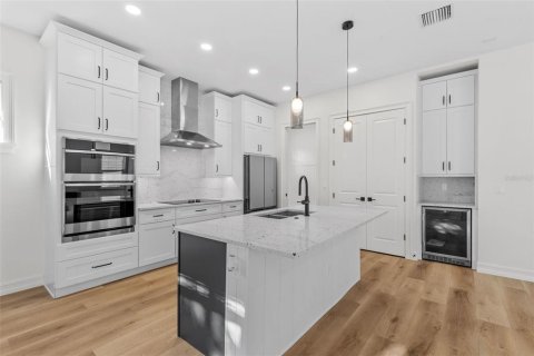 Casa en venta en Saint Petersburg, Florida, 3 dormitorios, 275.36 m2 № 2205592 - foto 4