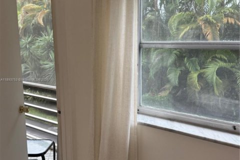 Condominio en venta en Hallandale Beach, Florida, 1 dormitorio, 72.93 m2 № 1947948 - foto 12
