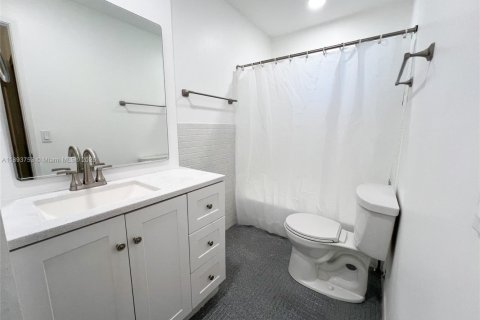 Condominio en venta en Hallandale Beach, Florida, 1 dormitorio, 72.93 m2 № 1947948 - foto 14