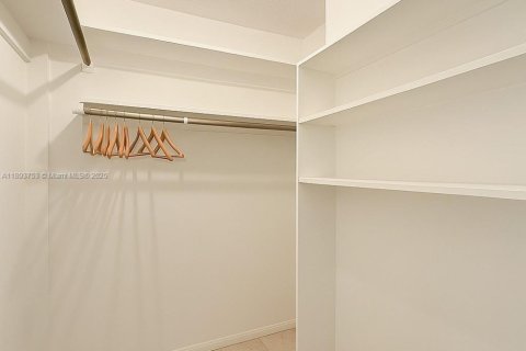 Condominio en venta en Hallandale Beach, Florida, 1 dormitorio, 72.93 m2 № 1947948 - foto 16