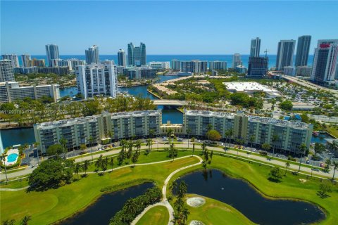 Condominio en venta en Hallandale Beach, Florida, 1 dormitorio, 72.93 m2 № 1947948 - foto 2