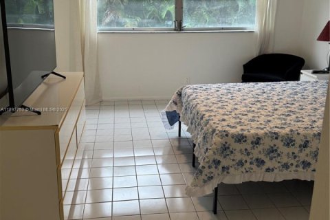 Condominio en venta en Hallandale Beach, Florida, 1 dormitorio, 72.93 m2 № 1947948 - foto 10
