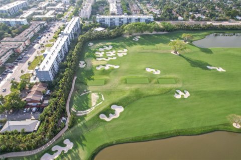 Condominio en venta en Hallandale Beach, Florida, 1 dormitorio, 72.93 m2 № 1947948 - foto 4
