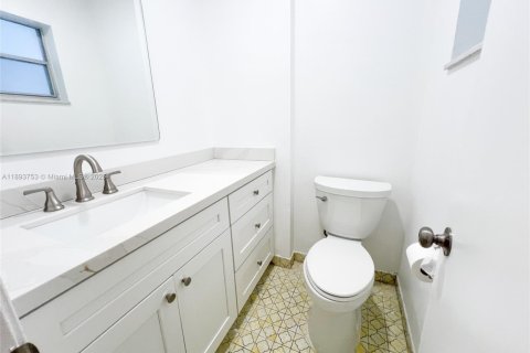 Condominio en venta en Hallandale Beach, Florida, 1 dormitorio, 72.93 m2 № 1947948 - foto 9