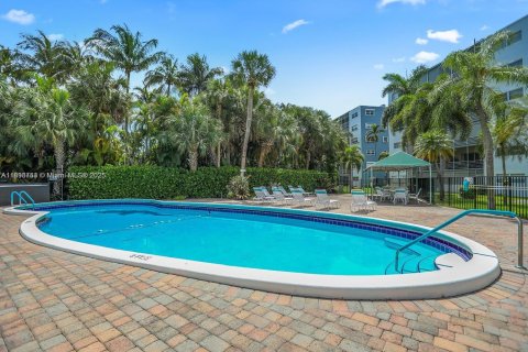 Condominio en venta en Hallandale Beach, Florida, 1 dormitorio, 72.93 m2 № 1947948 - foto 19