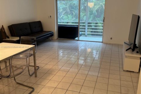 Condominio en venta en Hallandale Beach, Florida, 1 dormitorio, 72.93 m2 № 1947948 - foto 8