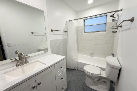 Condominio en venta en Hallandale Beach, Florida, 1 dormitorio, 72.93 m2 № 1947948 - foto 15