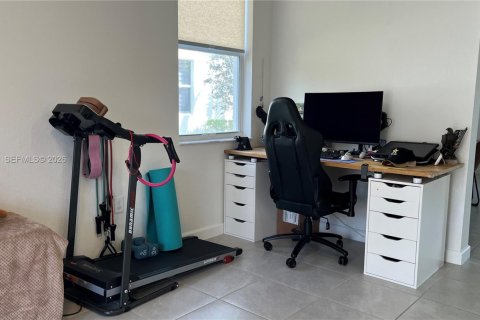 Townhouse in Miami, Florida 3 bedrooms, 149.76 sq.m. № 2023974 - photo 20