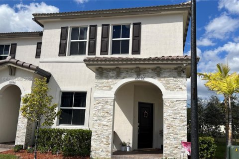 Townhouse in Miami, Florida 3 bedrooms, 149.76 sq.m. № 2023974