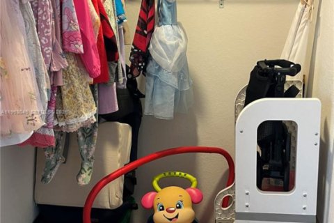 Townhouse in Miami, Florida 3 bedrooms, 149.76 sq.m. № 2023974 - photo 30