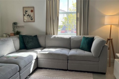 Townhouse in Miami, Florida 3 bedrooms, 149.76 sq.m. № 2023974 - photo 7