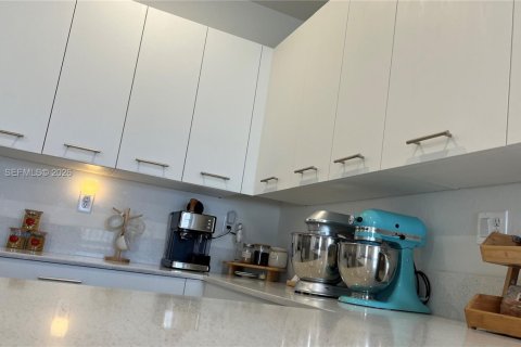 Townhouse in Miami, Florida 3 bedrooms, 149.76 sq.m. № 2023974 - photo 16