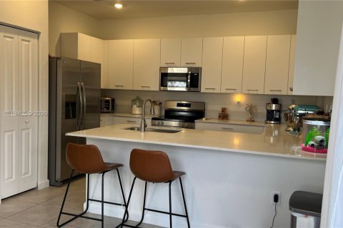 Townhouse in Miami, Florida 3 bedrooms, 149.76 sq.m. № 2023974 - photo 13