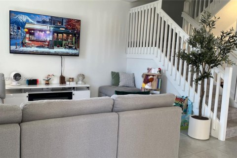 Townhouse in Miami, Florida 3 bedrooms, 149.76 sq.m. № 2023974 - photo 3