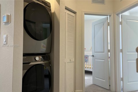 Townhouse in Miami, Florida 3 bedrooms, 149.76 sq.m. № 2023974 - photo 25